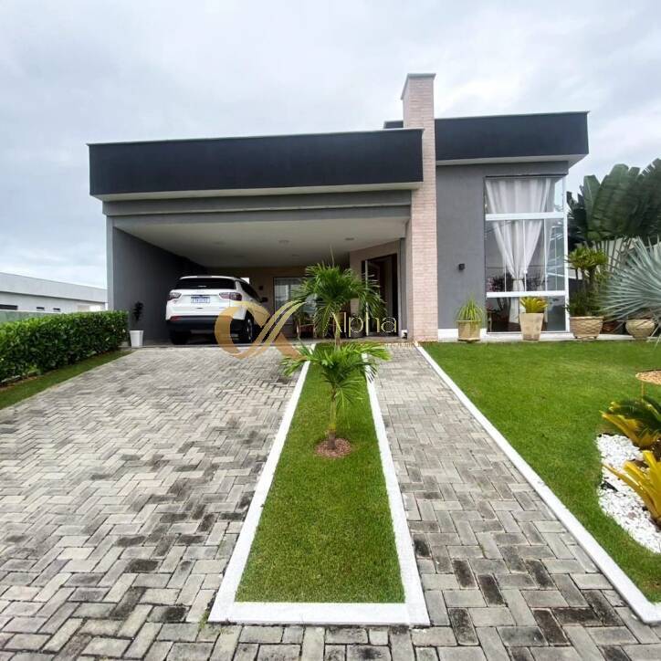 Casa de Condomínio à venda com 3 quartos, 195m² - Foto 1