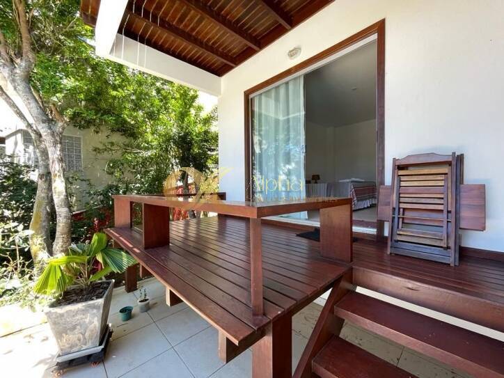 Casa à venda com 6 quartos, 200m² - Foto 30