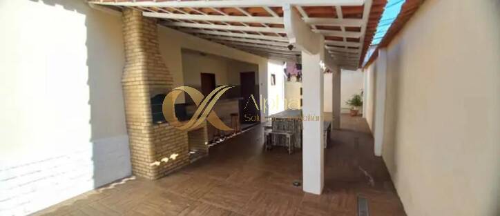 Casa à venda com 3 quartos, 150m² - Foto 1