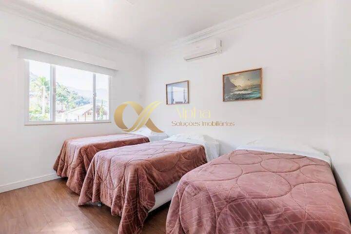 Casa de Condomínio à venda com 7 quartos, 219m² - Foto 17